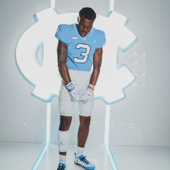 Men's Jordan UNC Tarheels Team Issued Vapor Football Jet 7.0 Gloves - Picture 4 of 12